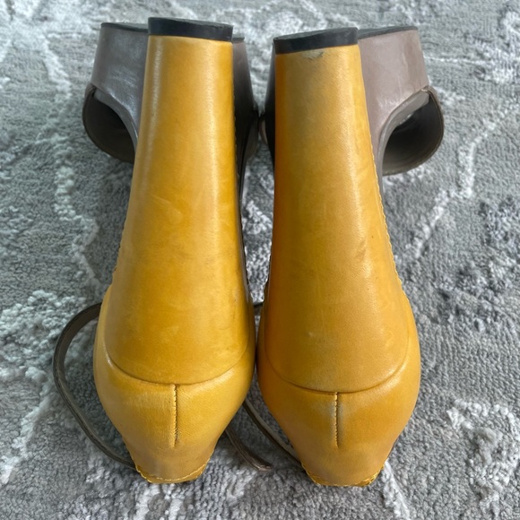 Banana Republic yellow and tan leather wedge - Picture 3 of 4